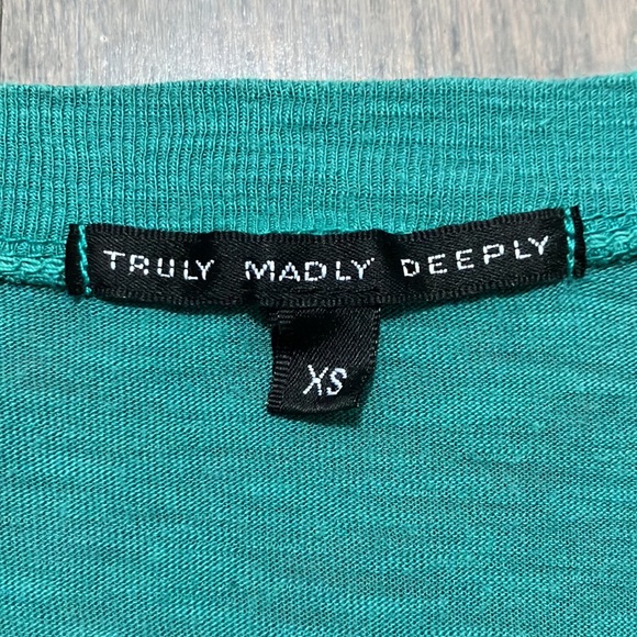 Truly Madly Deeply Urban Outfitters V-Neck Slub T-Shirt Size XS - Picture 4 of 6